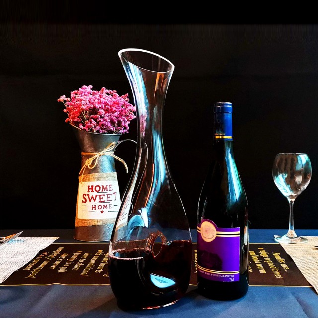 Snail Shaped Hollow Design Decanter